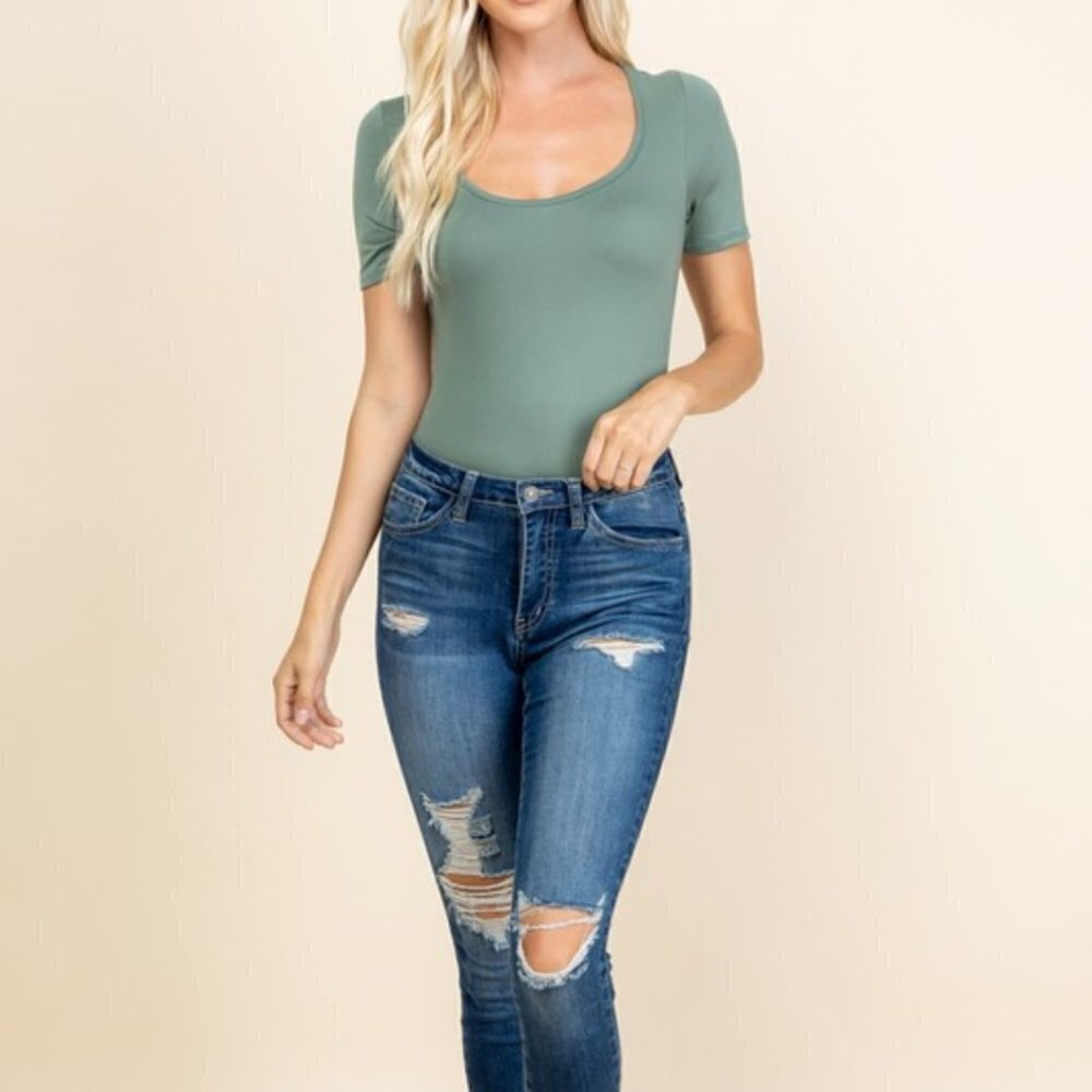 Short‎ Sleeve bodysuit NWT